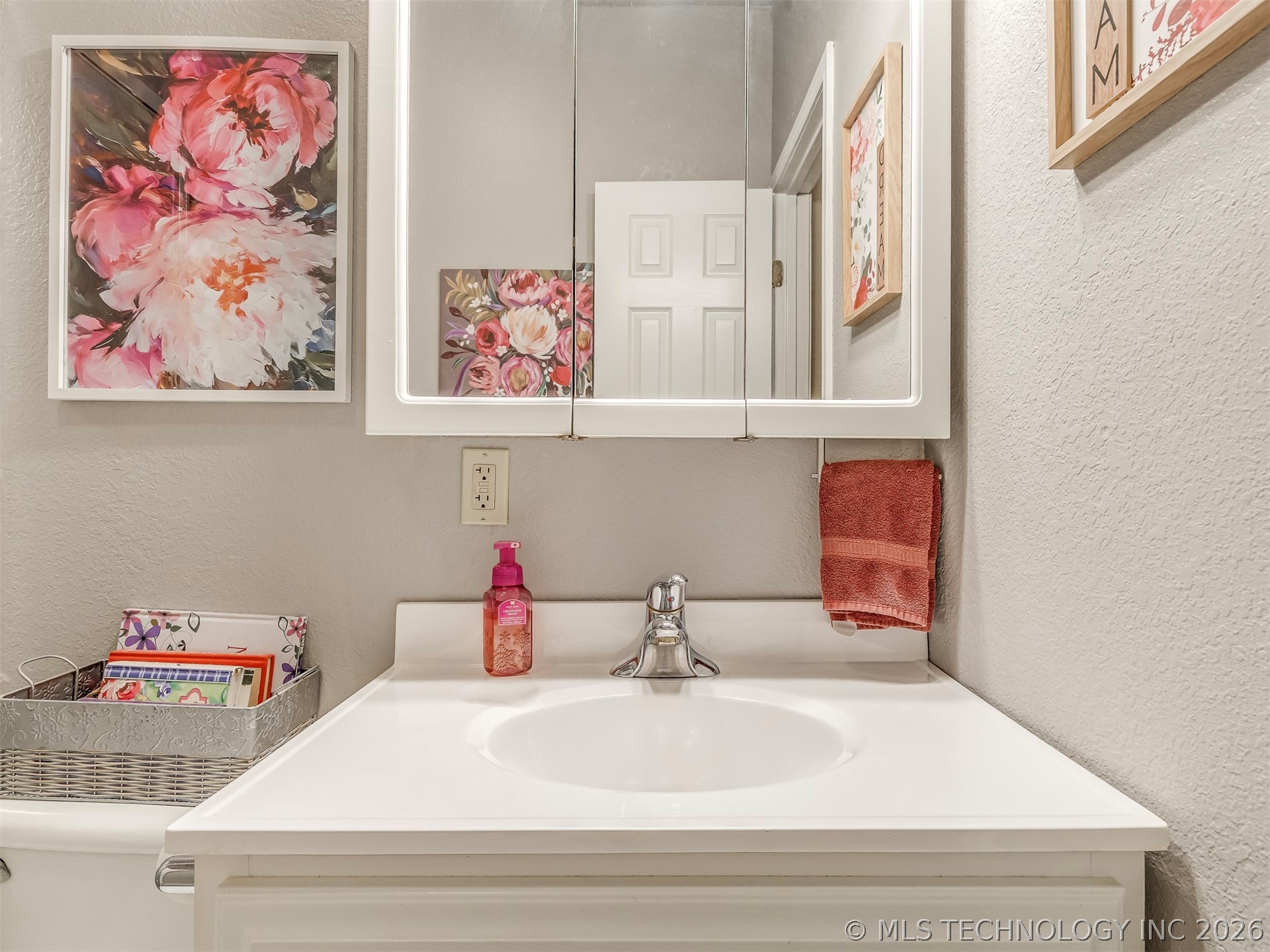 1123 E 9th Street Property Photo 64