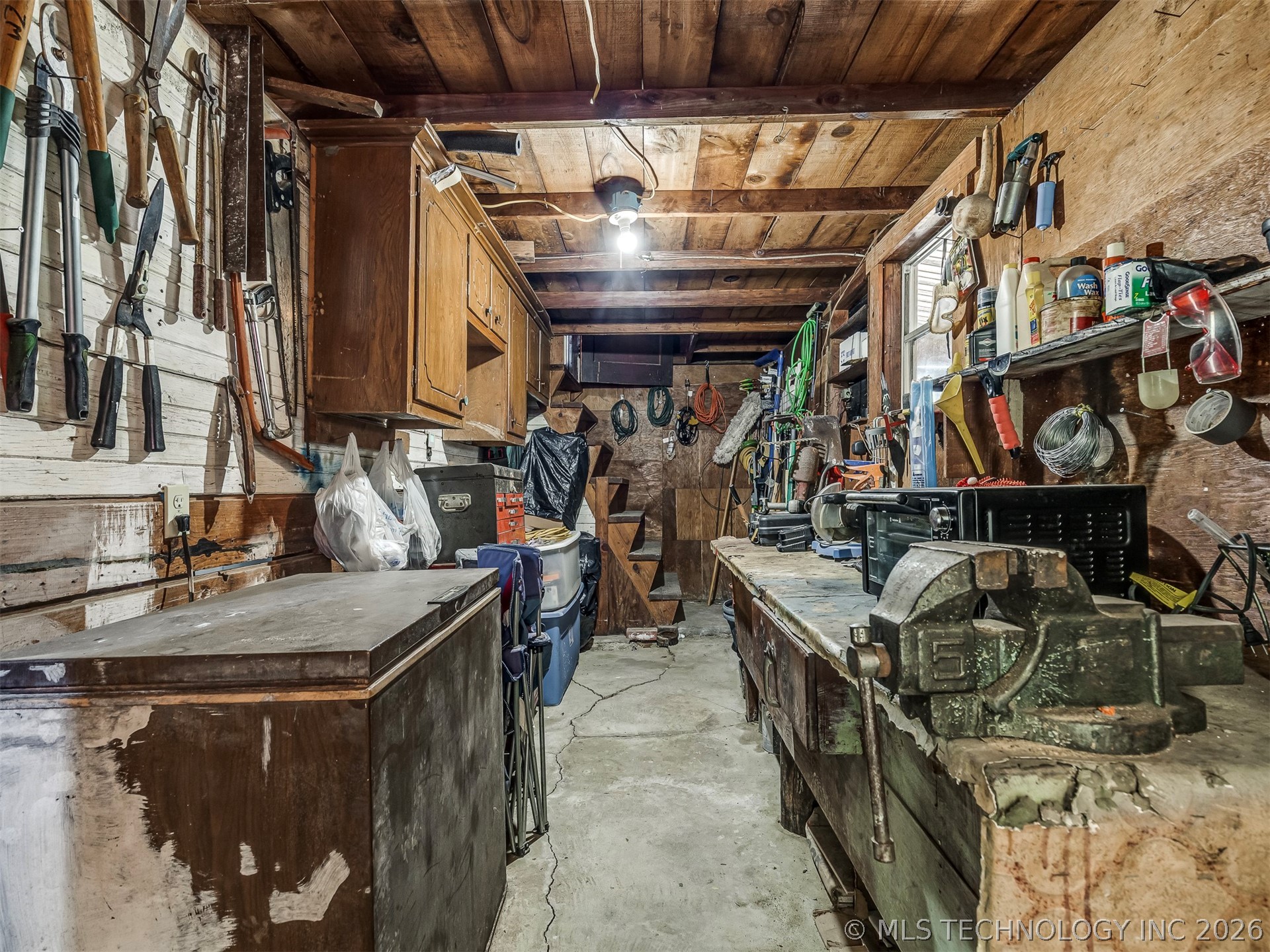 1123 E 9th Street Property Photo 66
