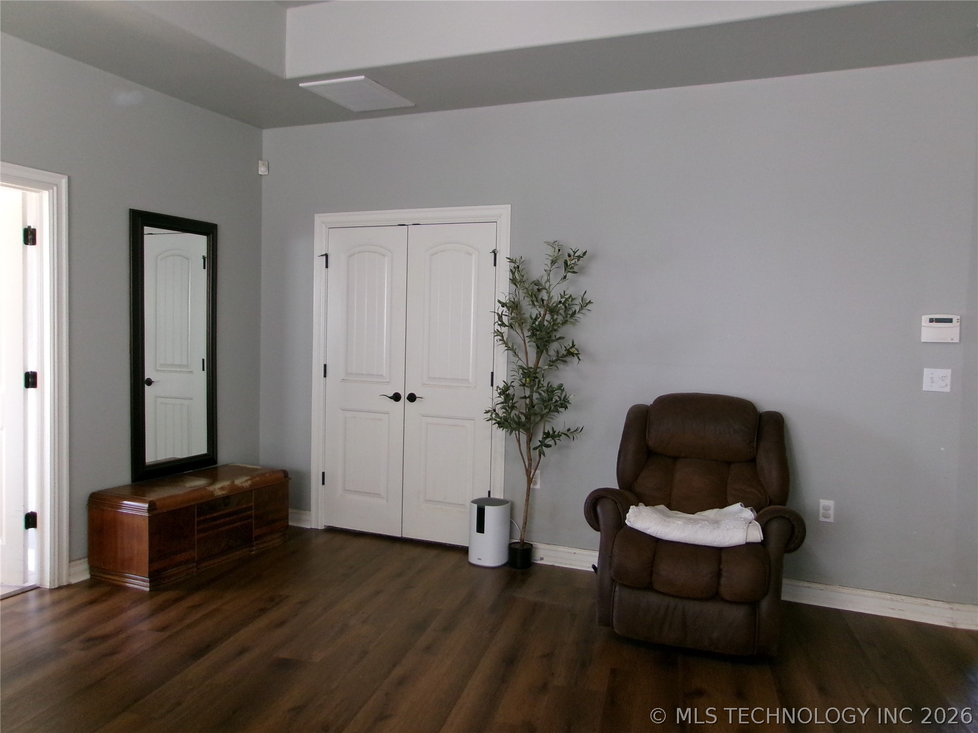 2071 E 53rd Property Photo 15