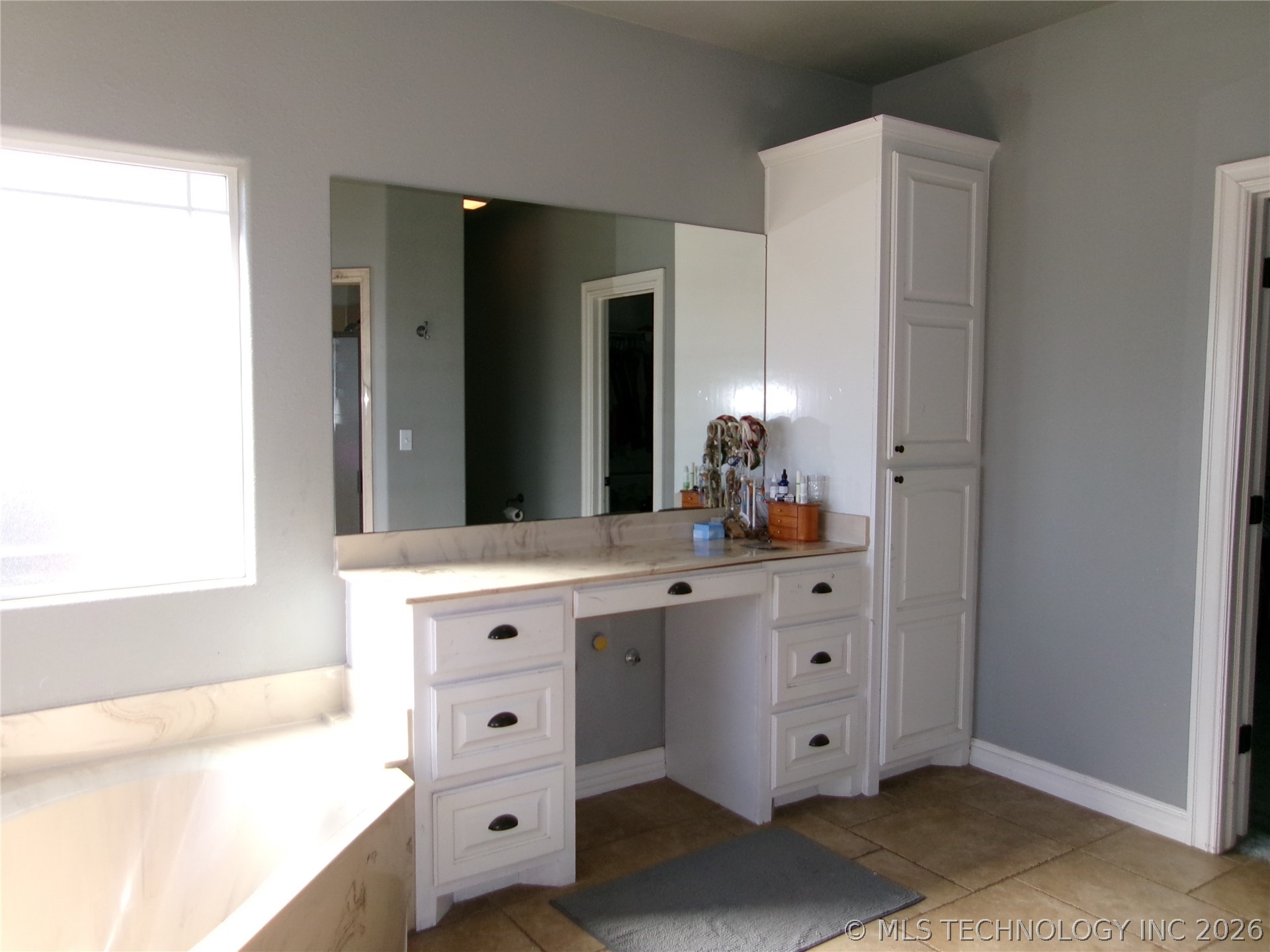 2071 E 53rd Property Photo 17