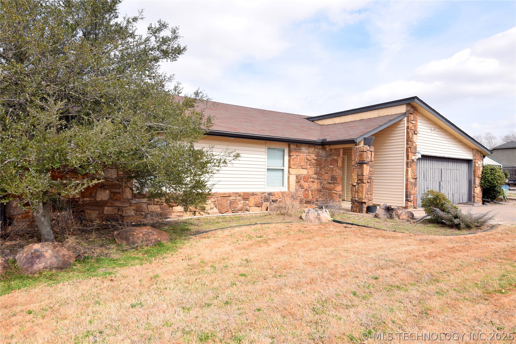20915 E 36 Street Property Photo 2