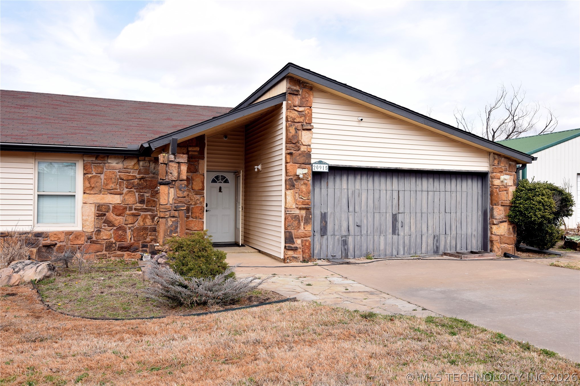 20915 E 36 Street Property Photo 3