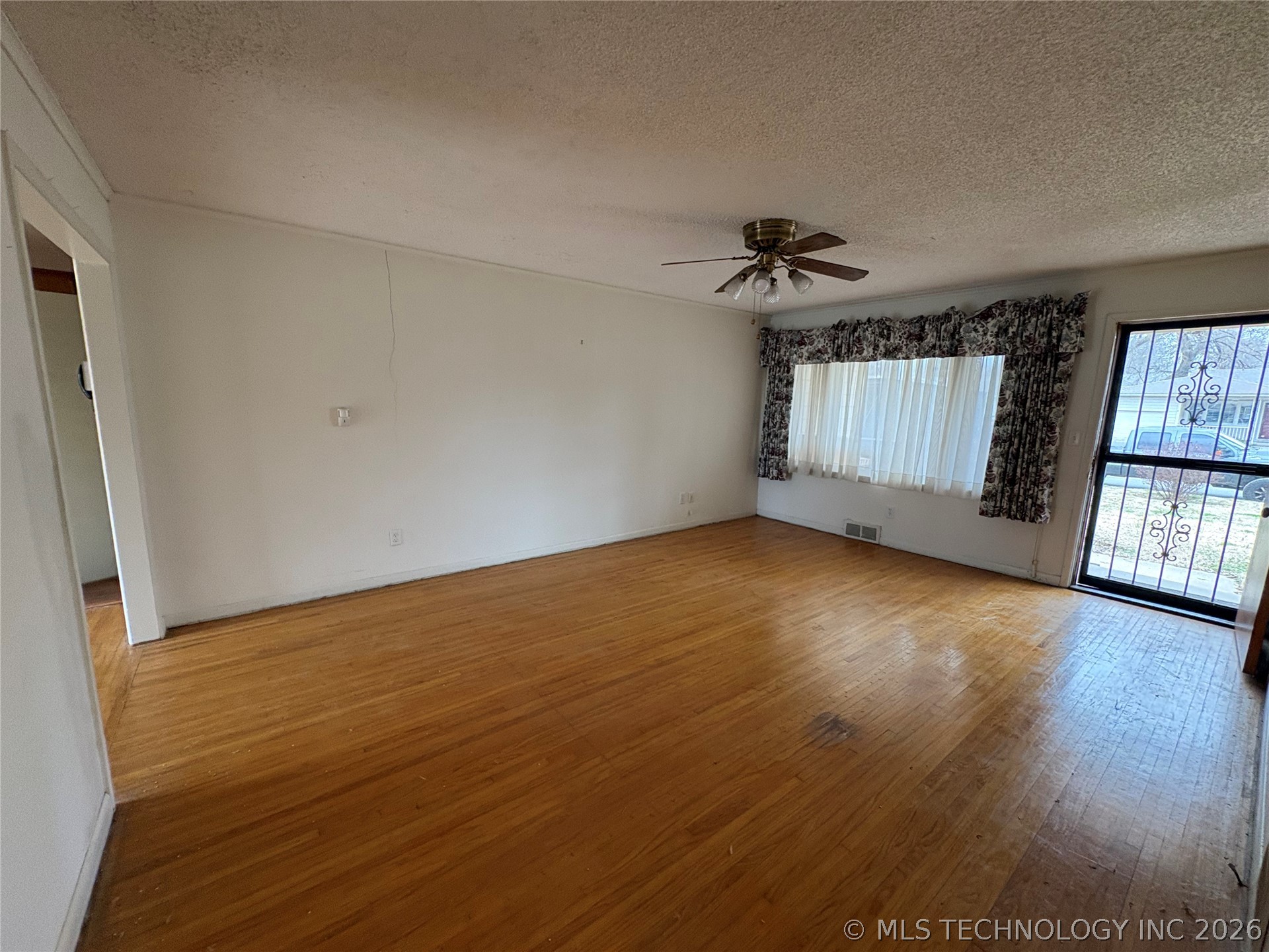 7140 E 6th Street Property Photo 3