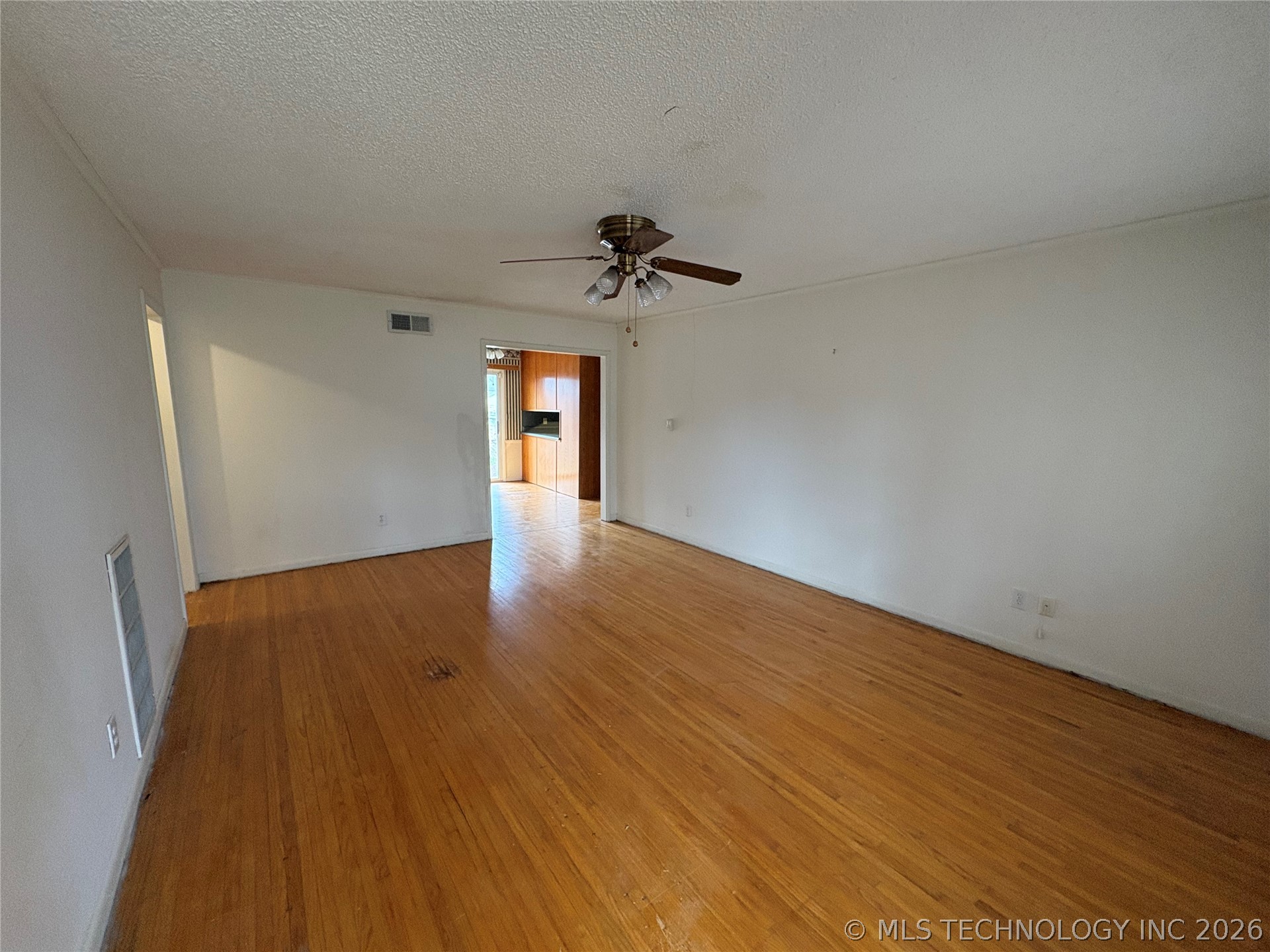 7140 E 6th Street Property Photo 4