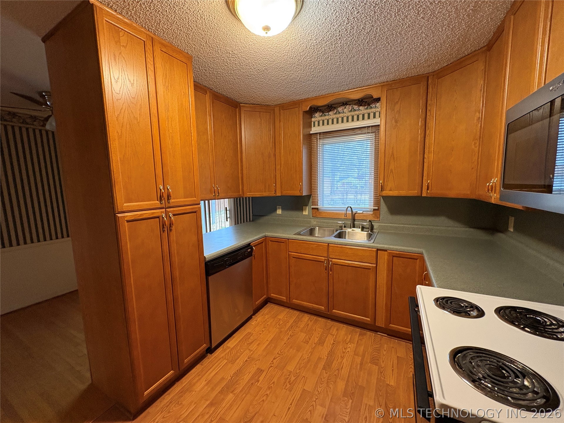 7140 E 6th Street Property Photo 6
