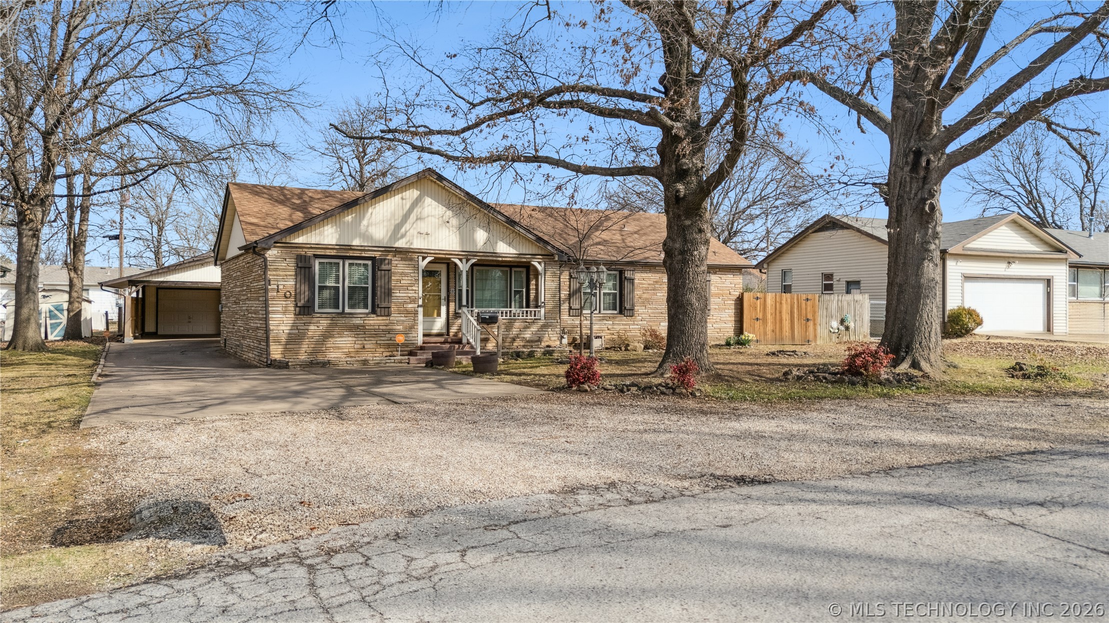 110 E 13th Place Property Photo 1