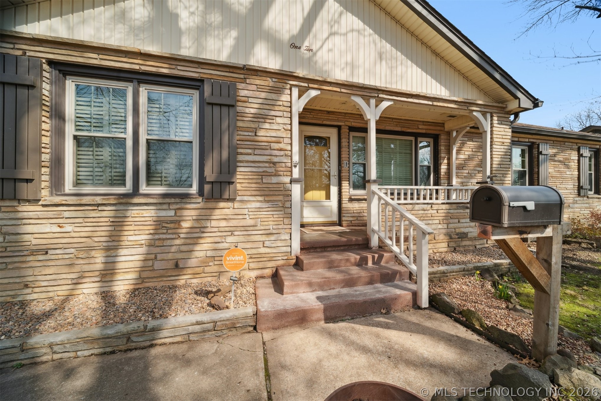 110 E 13th Place Property Photo 2