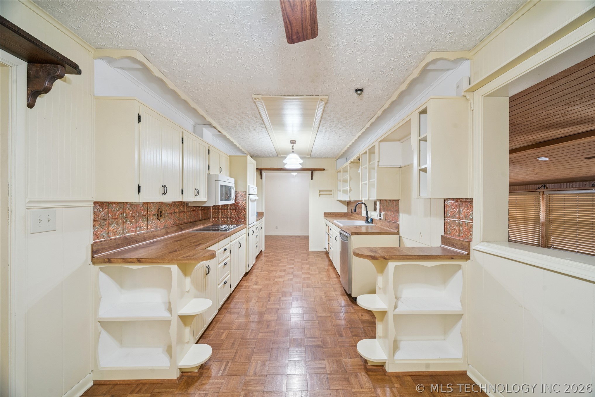110 E 13th Place Property Photo 6