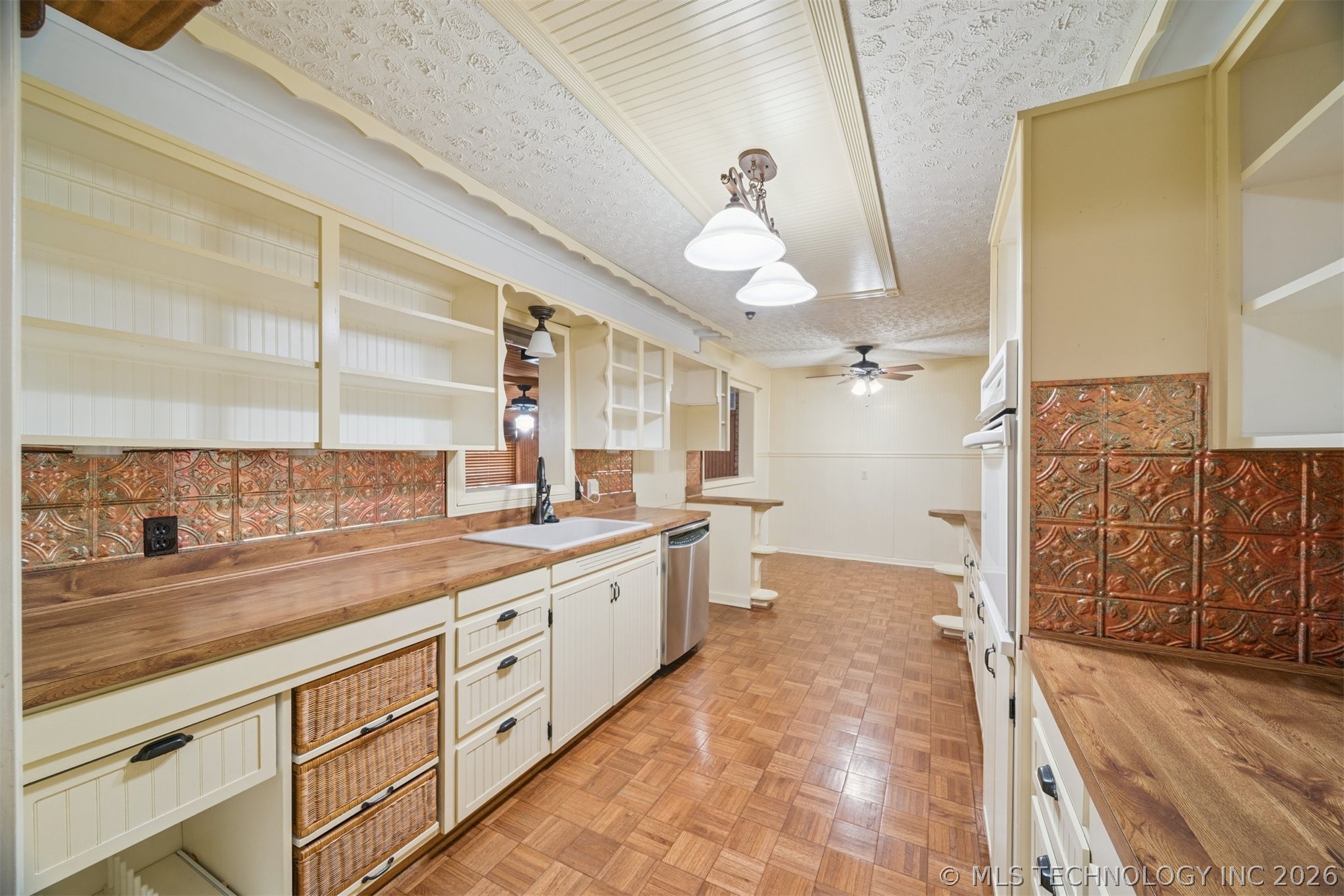110 E 13th Place Property Photo 10