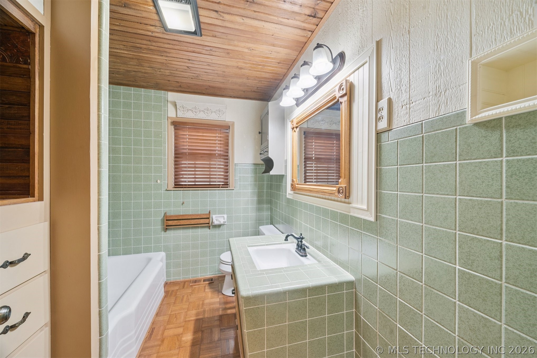 110 E 13th Place Property Photo 15