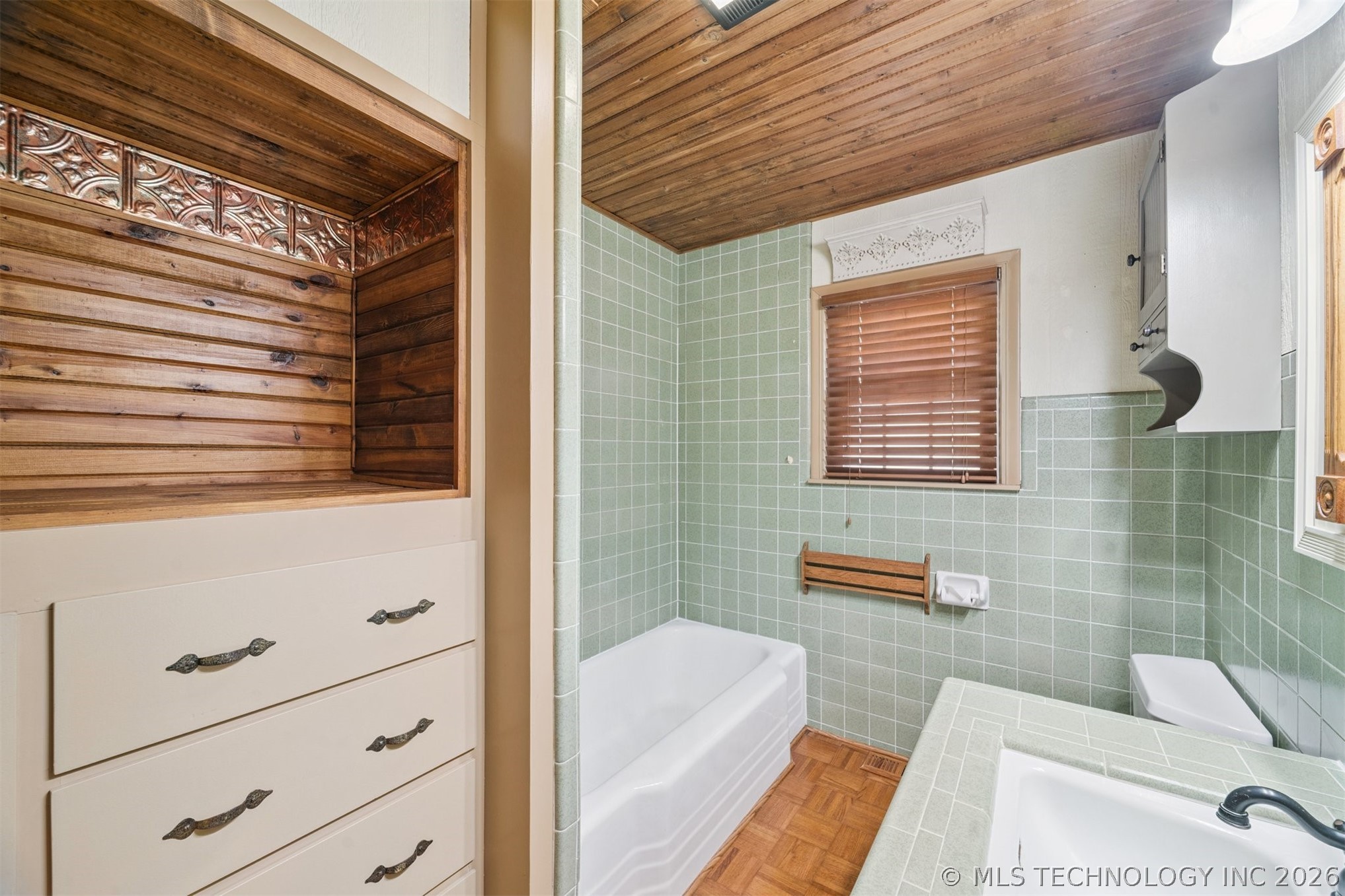 110 E 13th Place Property Photo 16