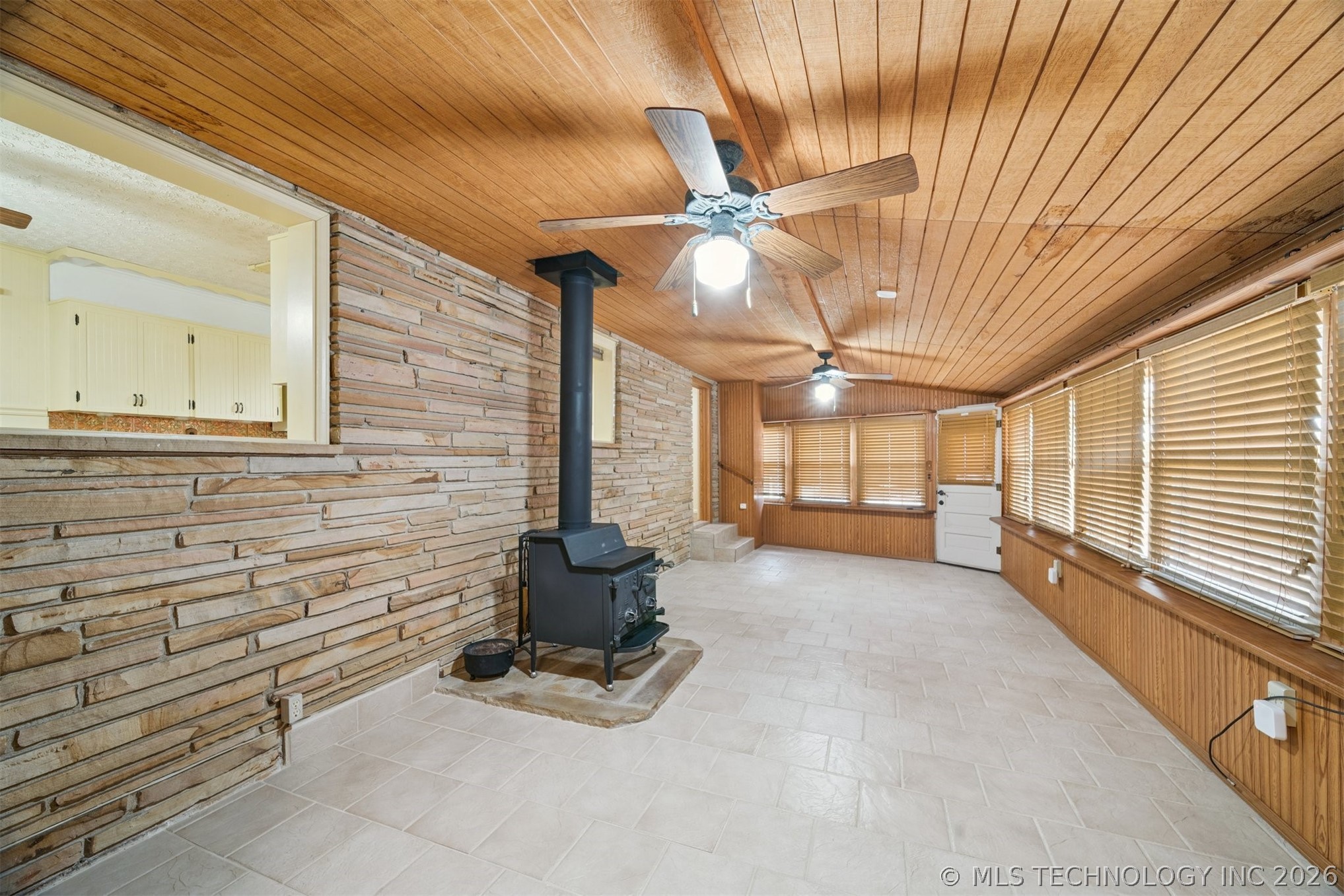 110 E 13th Place Property Photo 23