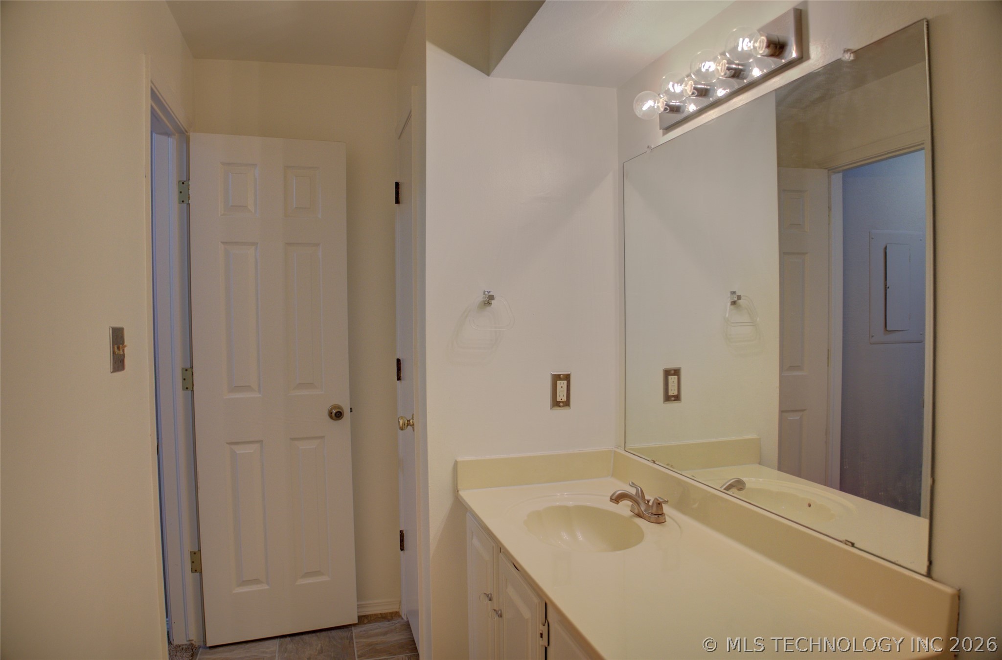 4607 E 93rd Court 18-f Property Photo 32