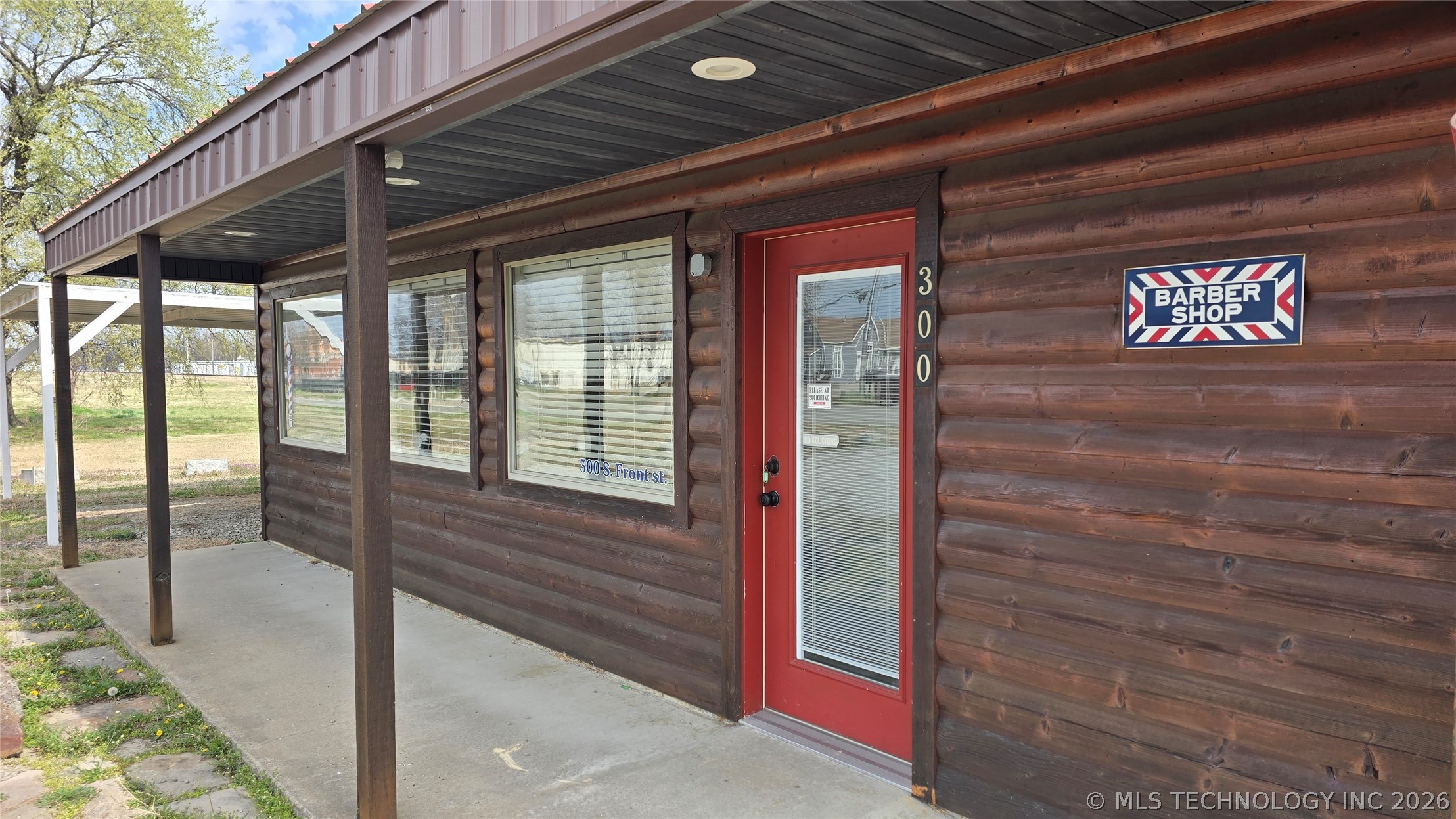 300 S Front Street Property Photo 2