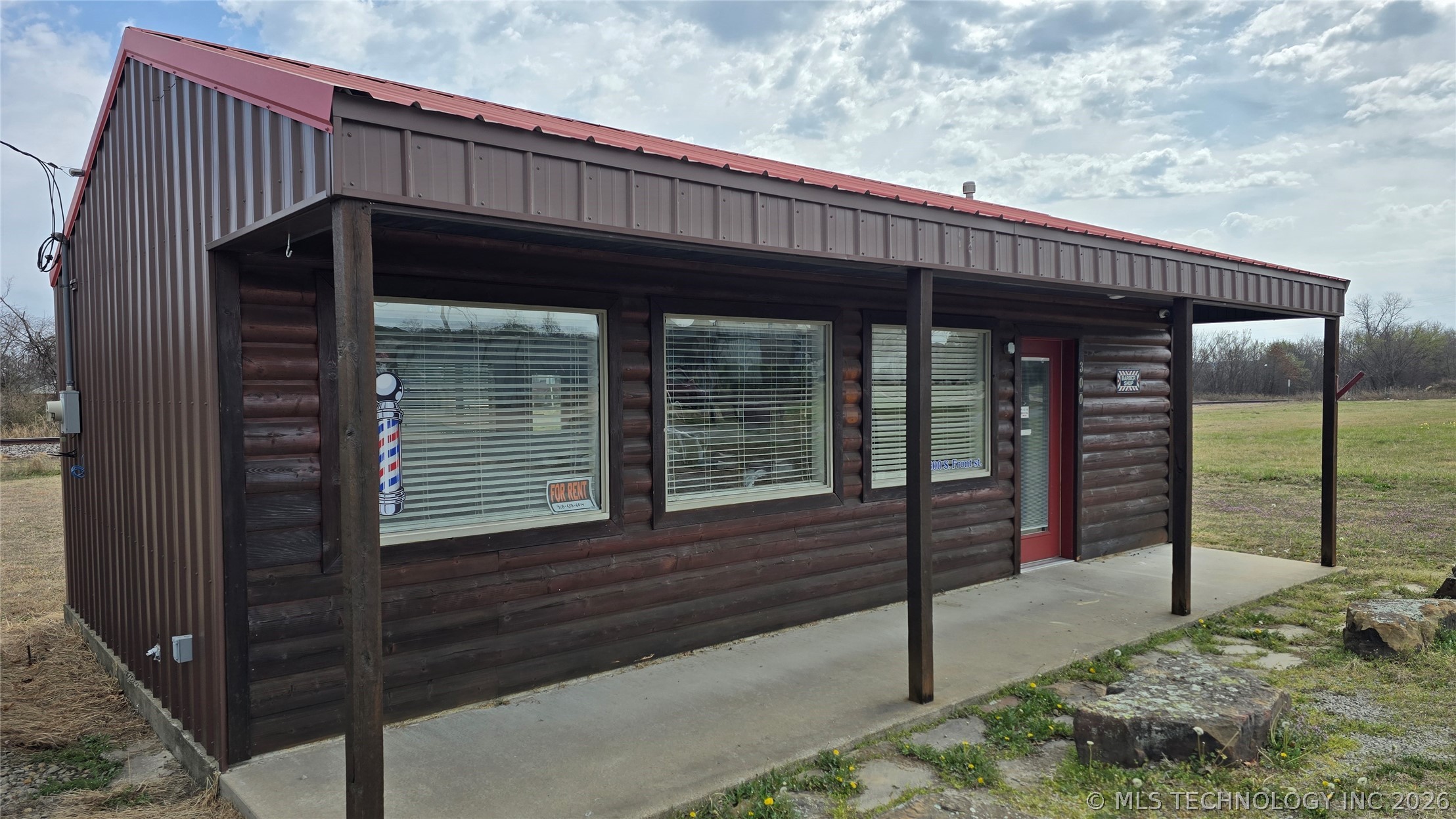 300 S Front Street Property Photo 3