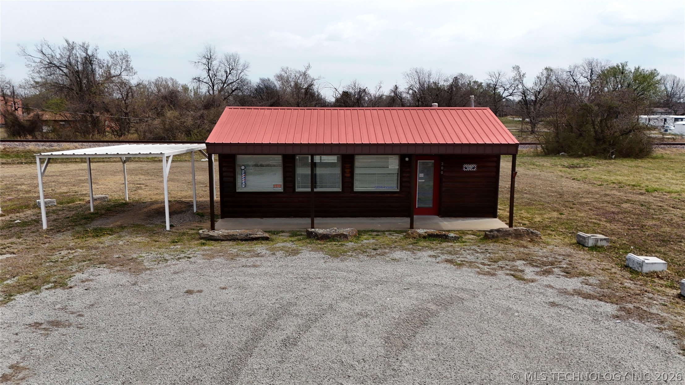 300 S Front Street Property Photo 4