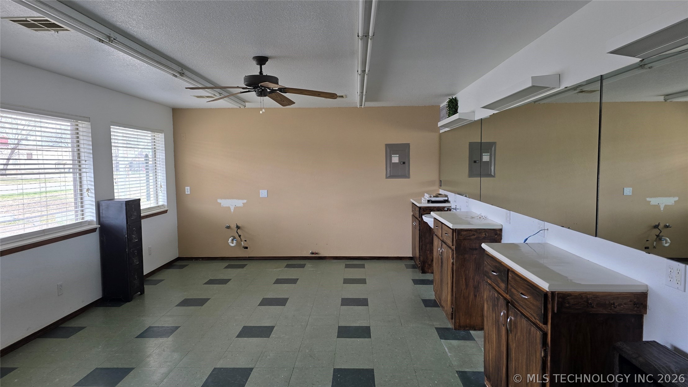 300 S Front Street Property Photo 7