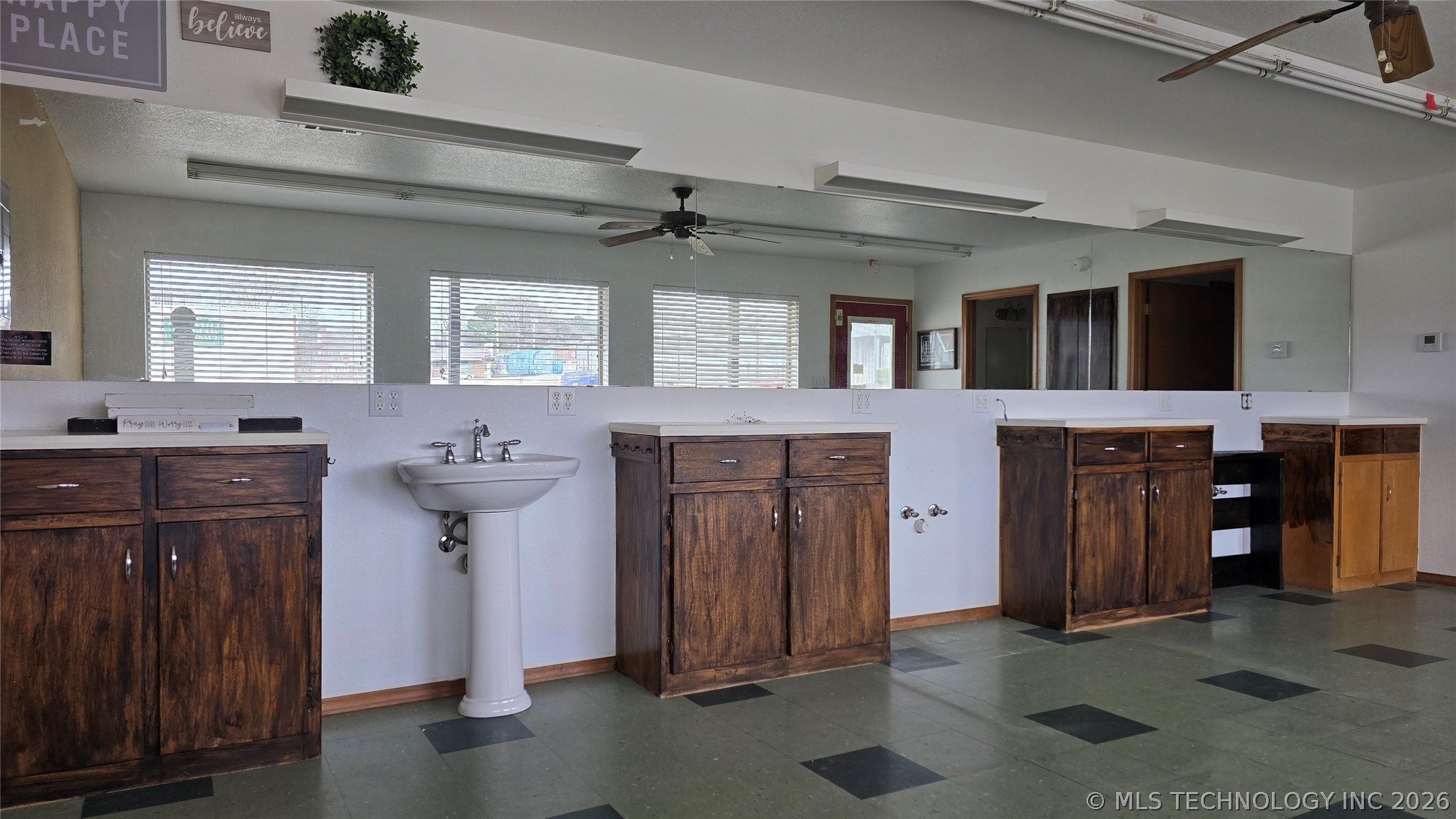 300 S Front Street Property Photo 12