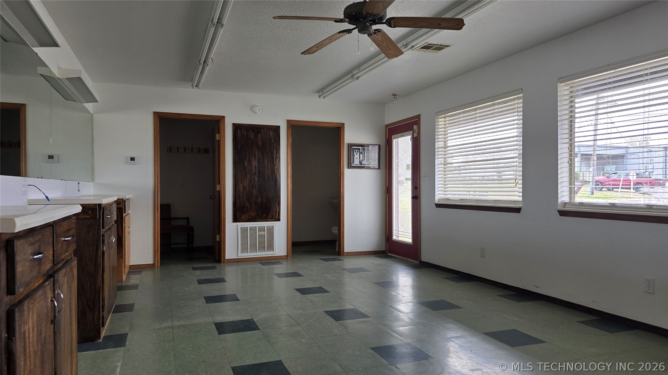 300 S Front Street Property Photo 13