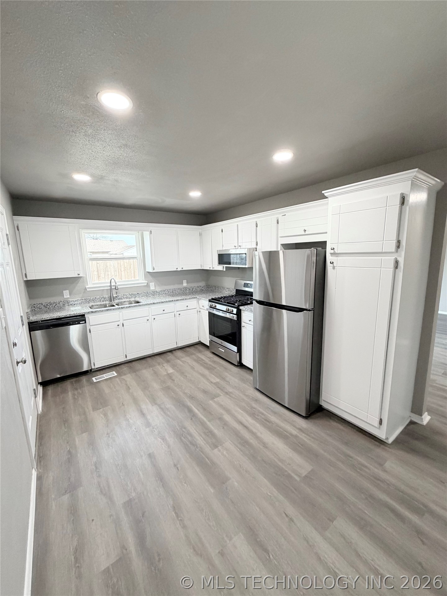 513 W C Street Property Photo 7