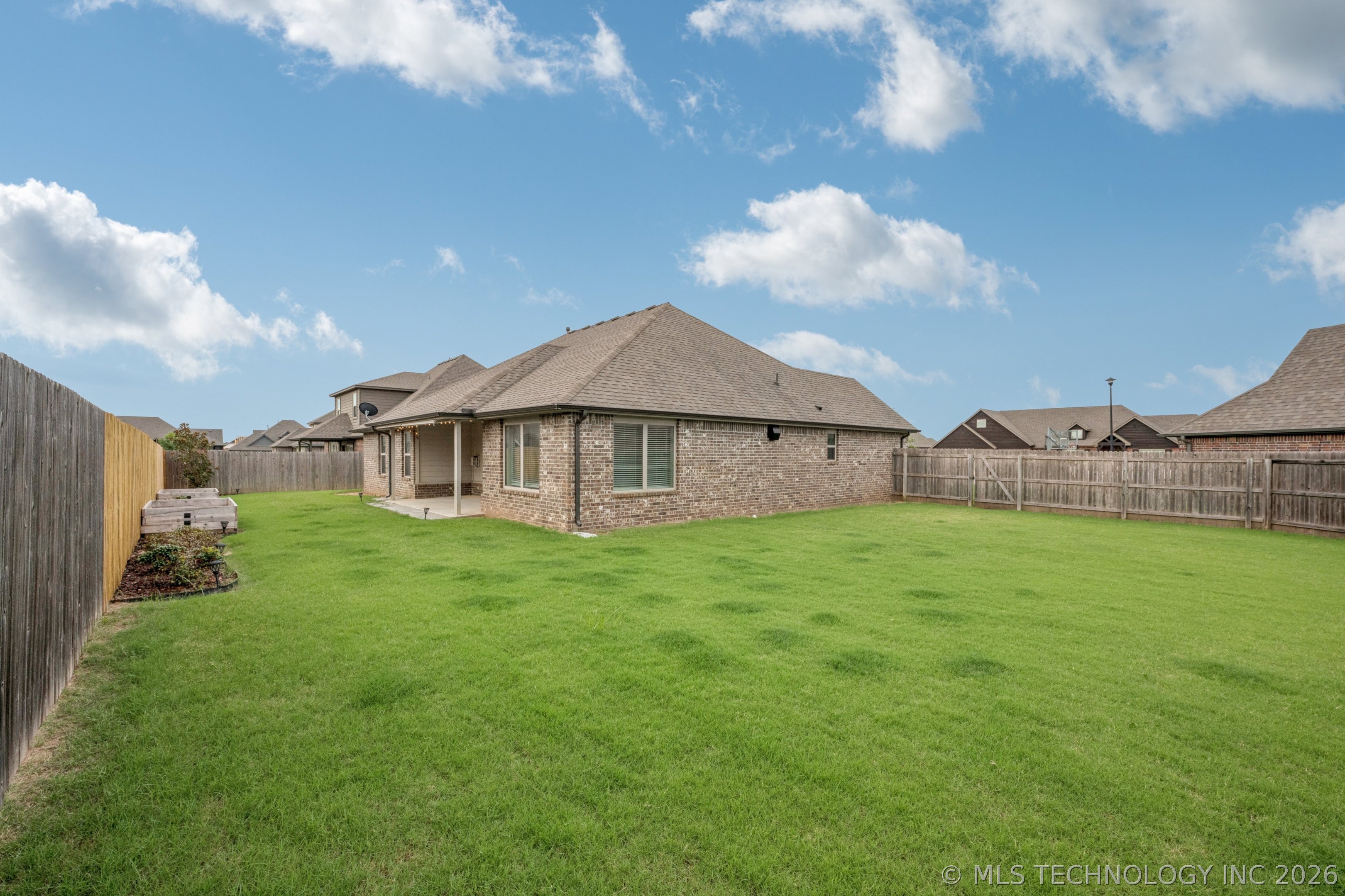 10409 S 228th East Avenue Property Photo 16