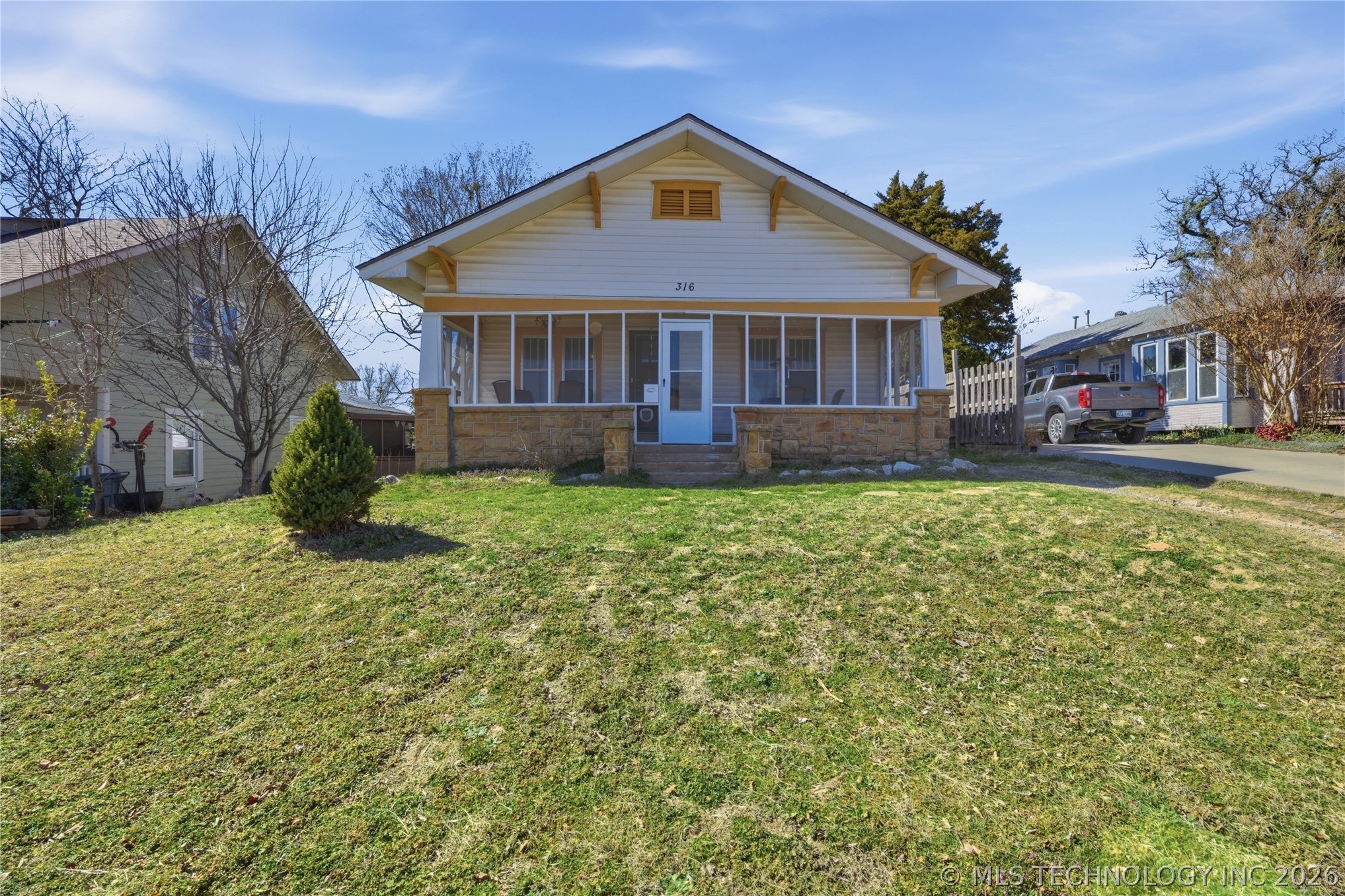 316 N Roosevelt Avenue Property Photo 1