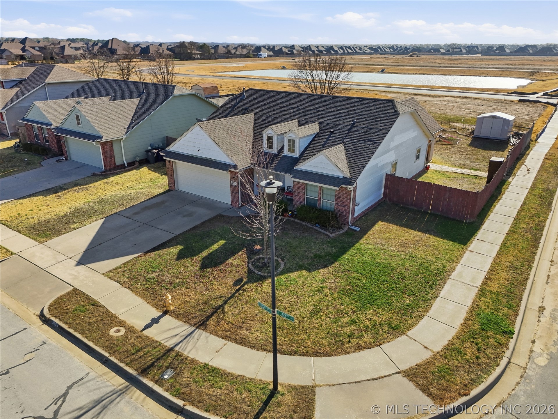 18304 E 43rd Street Property Photo 4