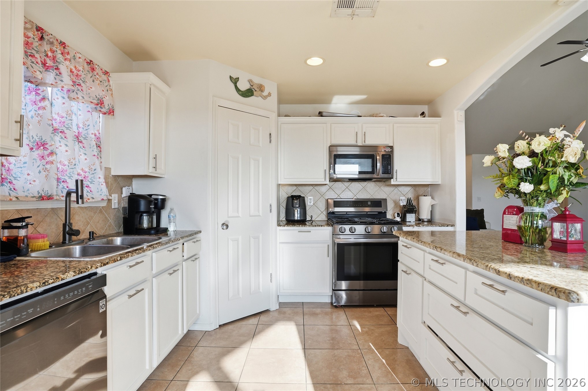 18304 E 43rd Street Property Photo 26