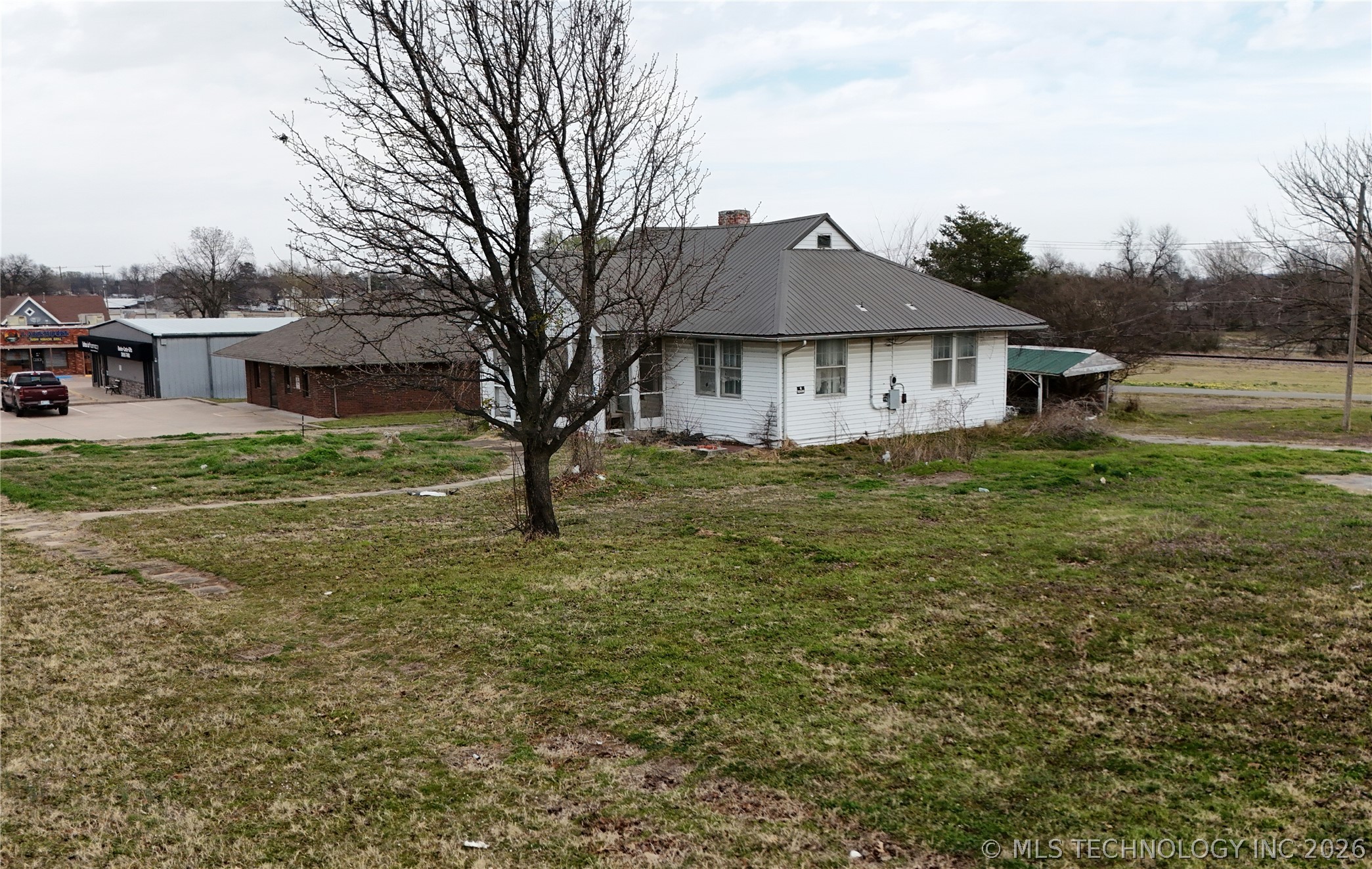 413 S Main Street Property Photo 3