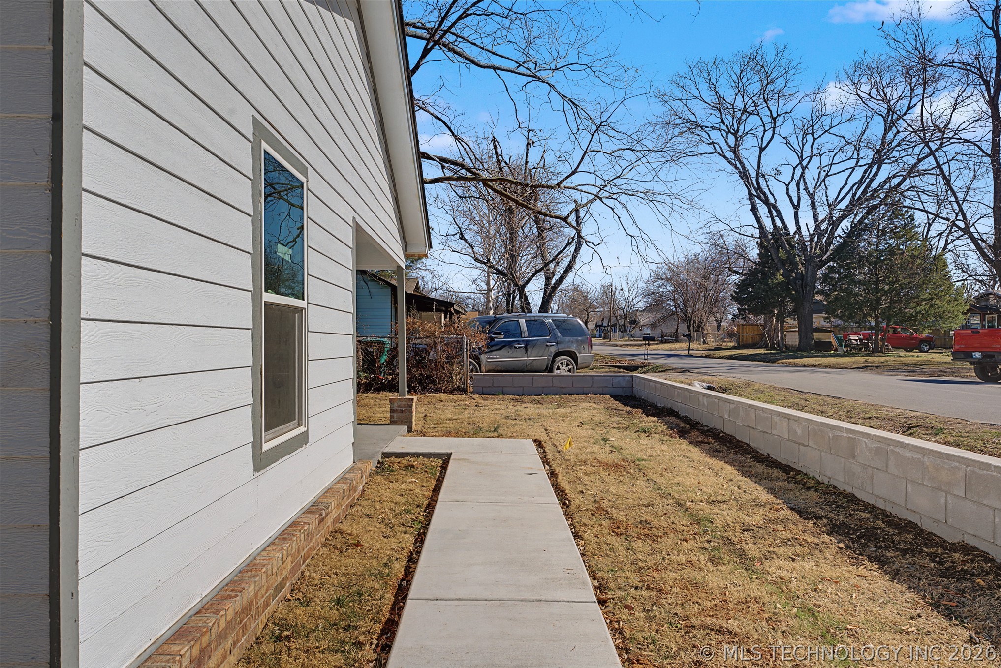 215 W Burnham Avenue Property Photo 3