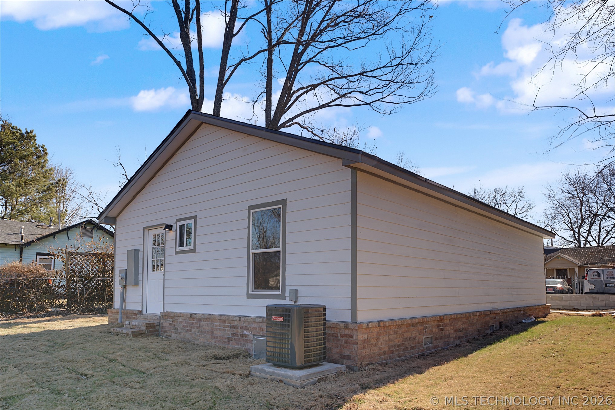 215 W Burnham Avenue Property Photo 6