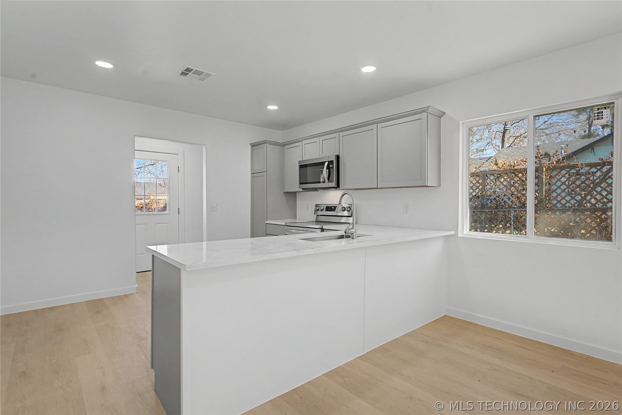 215 W Burnham Avenue Property Photo 9