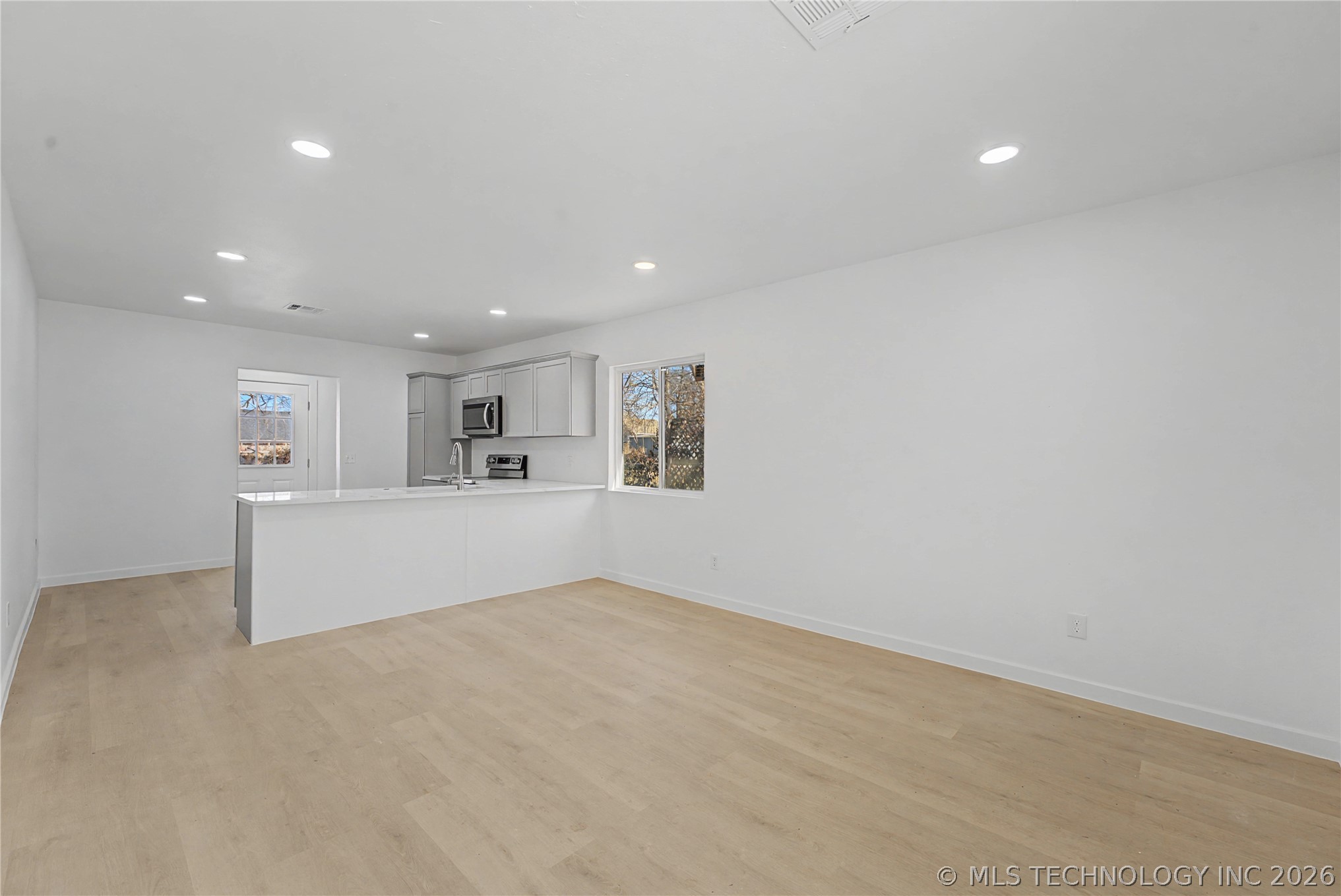 215 W Burnham Avenue Property Photo 11