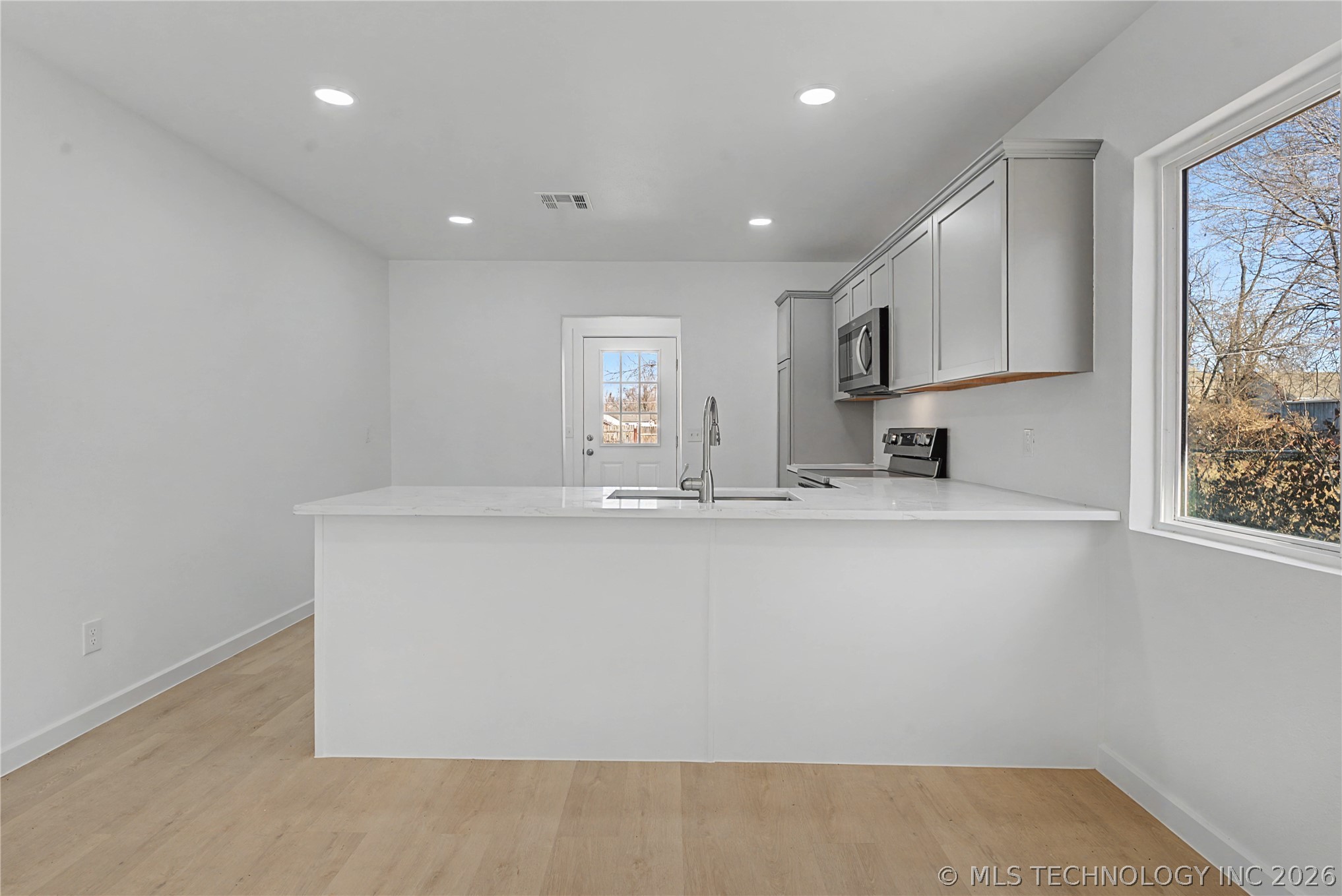 215 W Burnham Avenue Property Photo 12