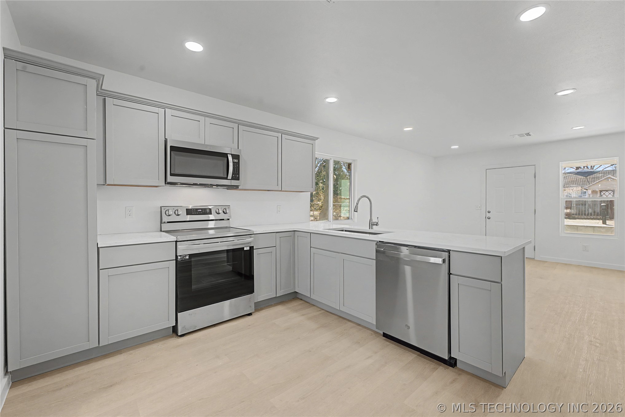 215 W Burnham Avenue Property Photo 13