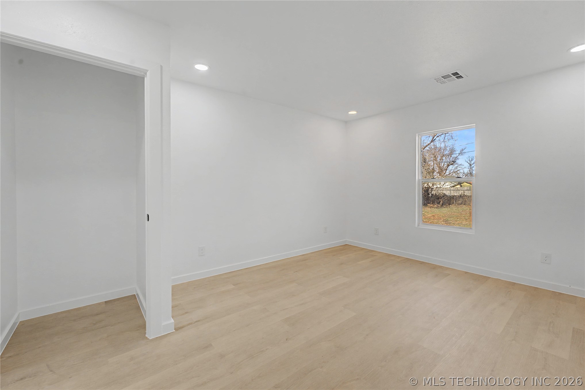 215 W Burnham Avenue Property Photo 17