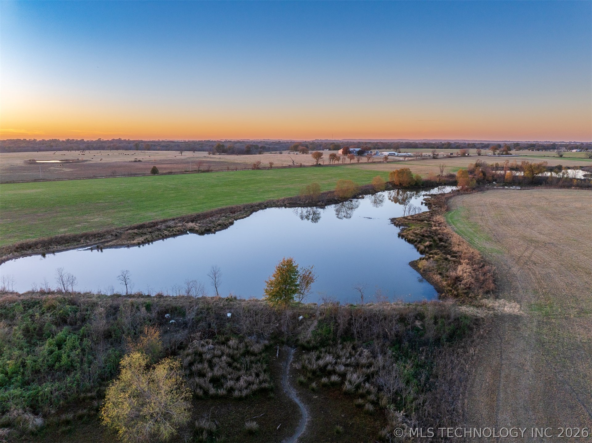 110 E 220 Road Property Photo 4