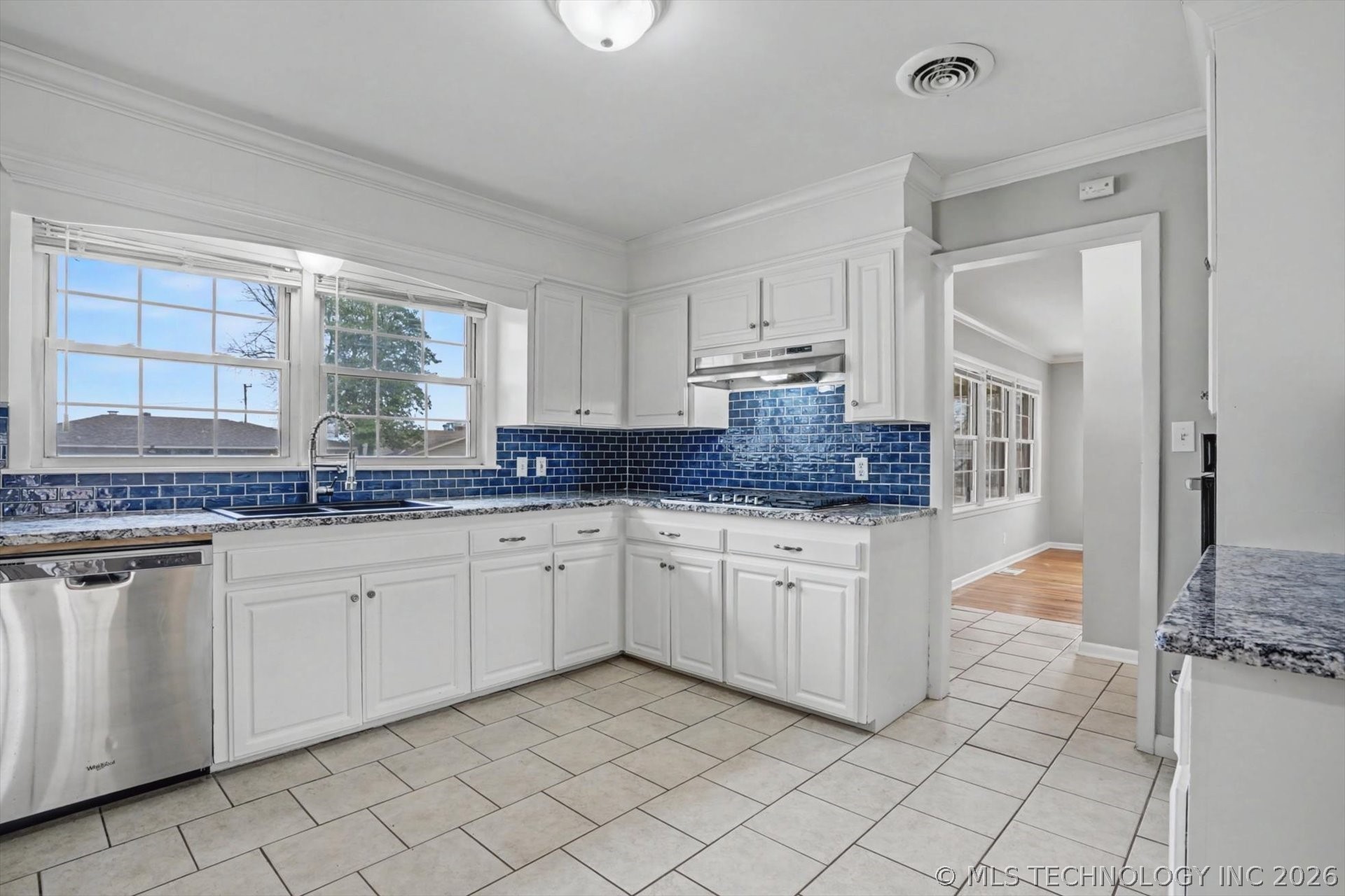 4664 S Winston Avenue Property Photo 11