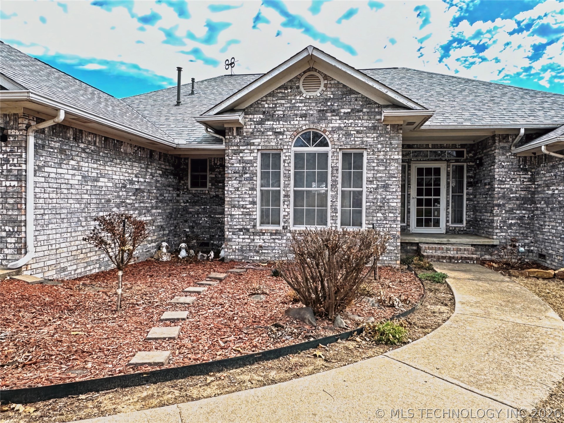 5273 Jeanette Lane Property Photo 4