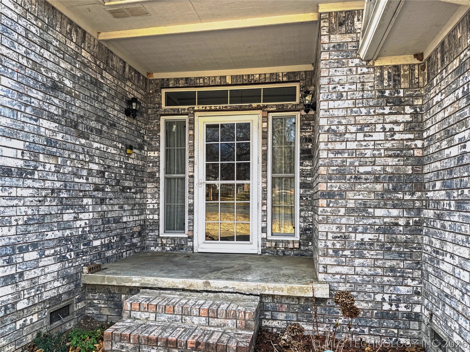 5273 Jeanette Lane Property Photo 5