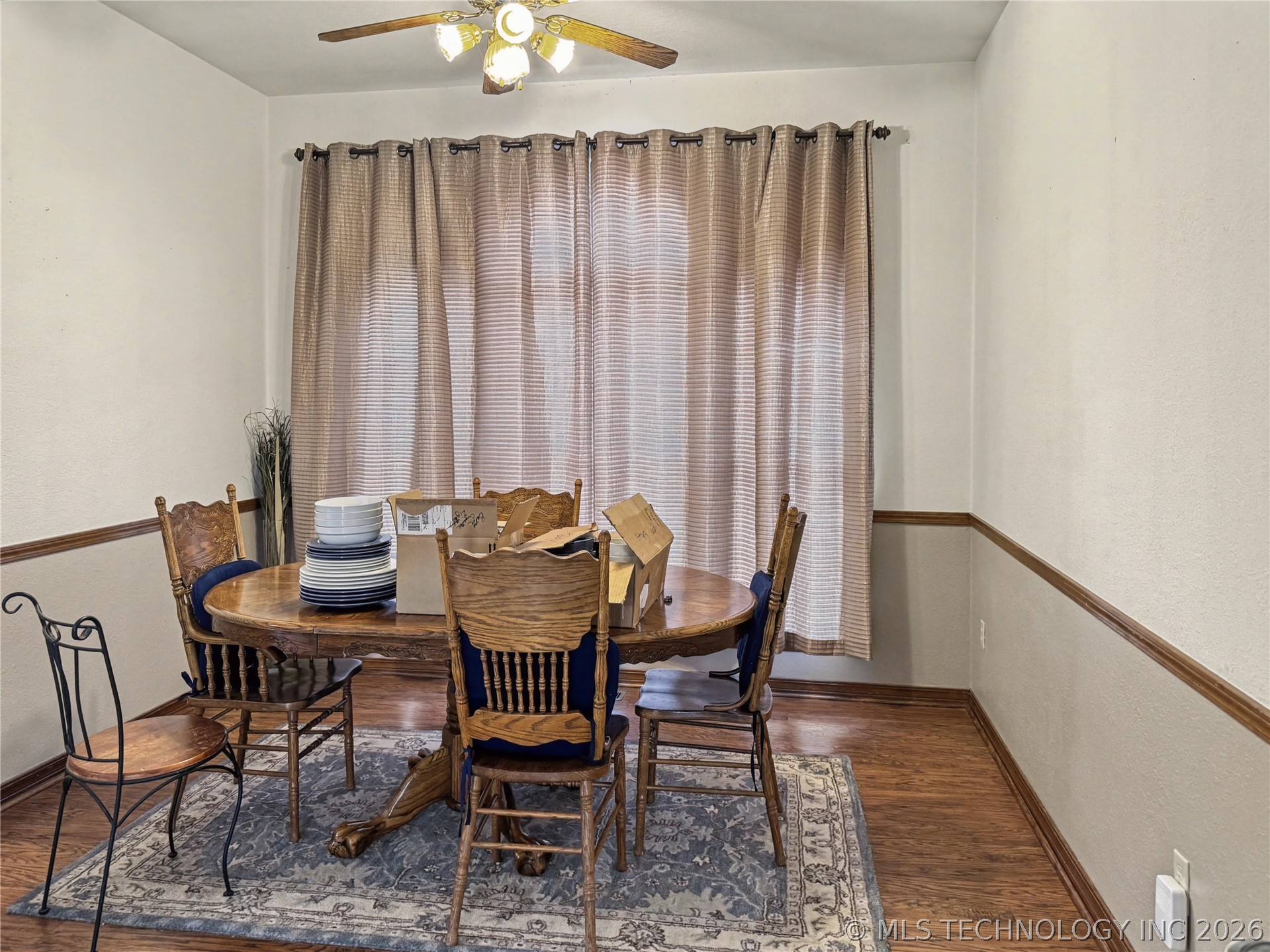 5273 Jeanette Lane Property Photo 8