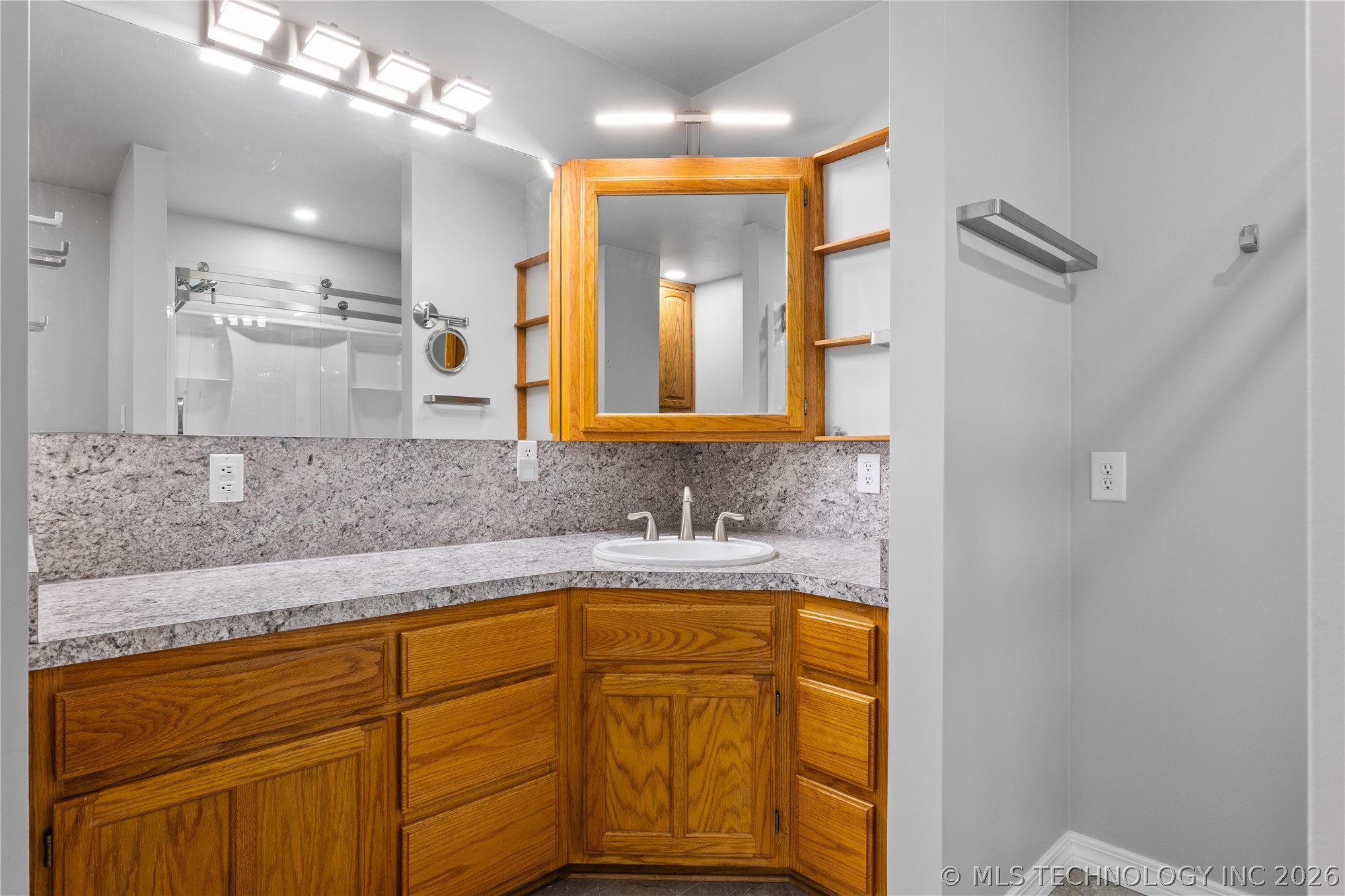 15 S 275th East Avenue Property Photo 41