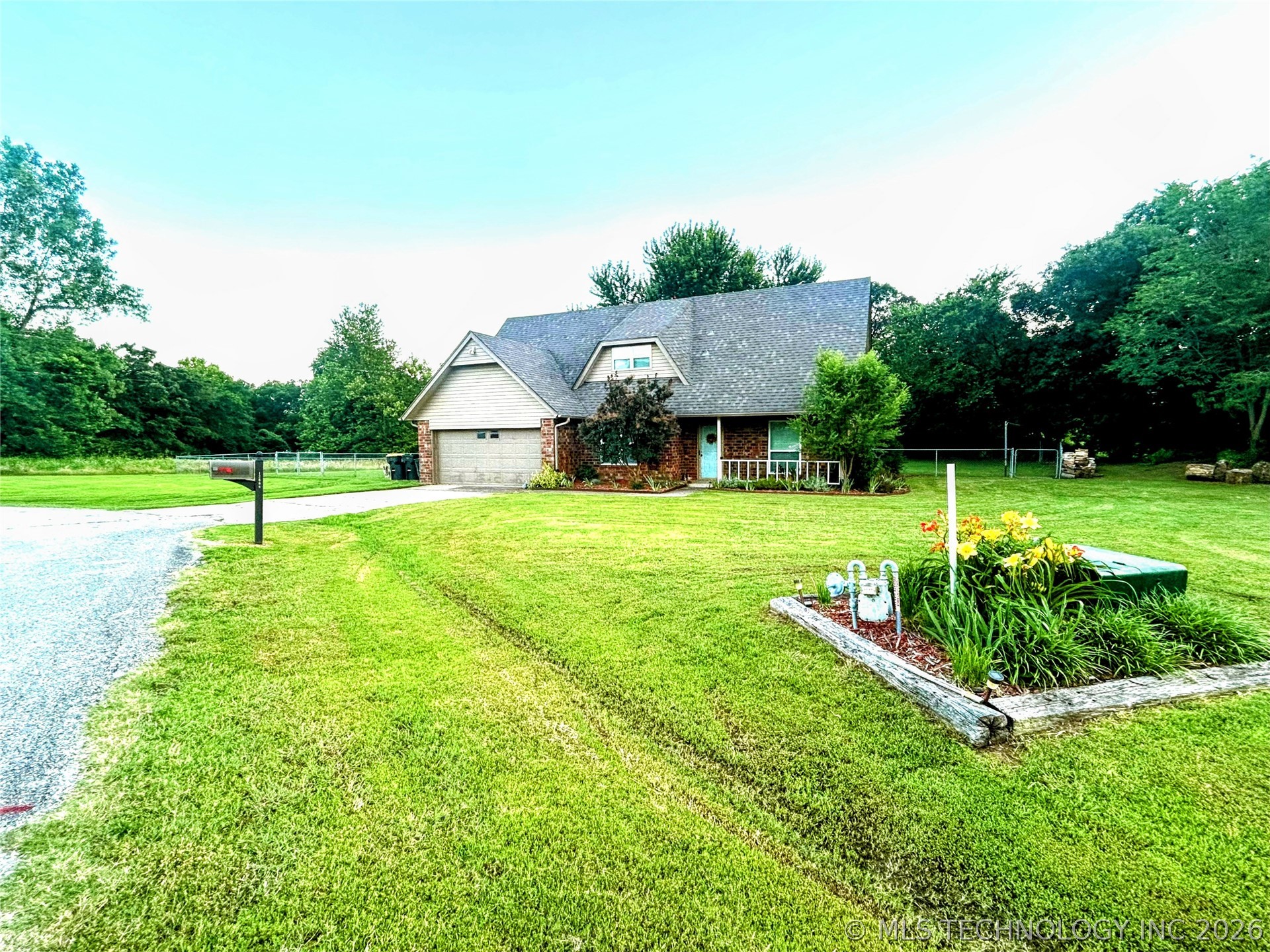 12866 S 279th East Avenue Property Photo 4