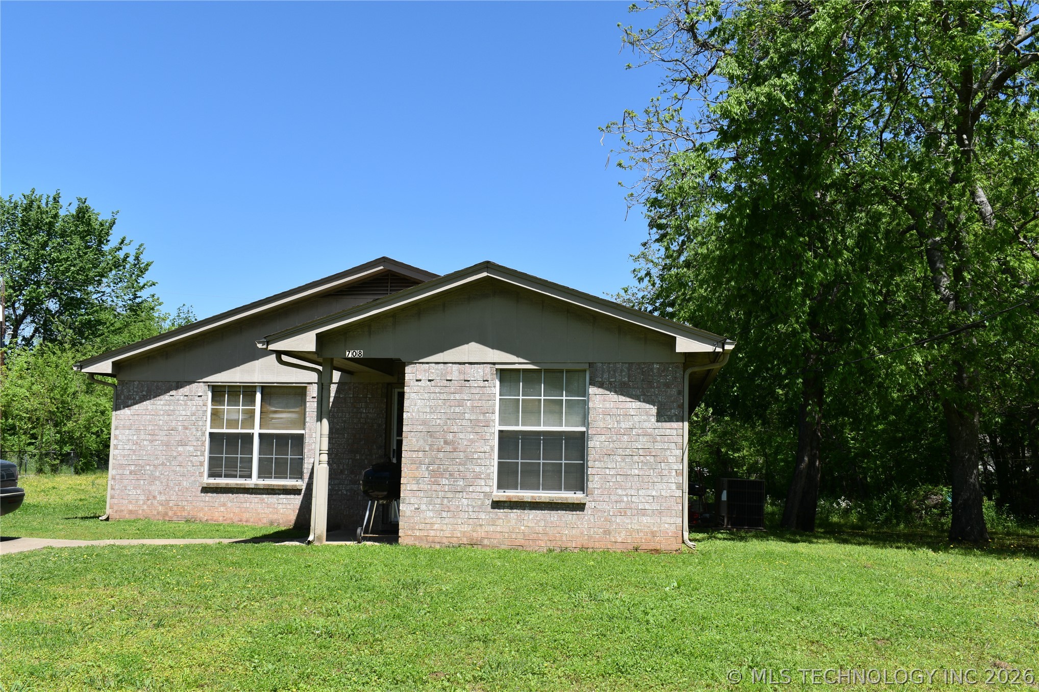 708 W Sterret Street Property Photo 2