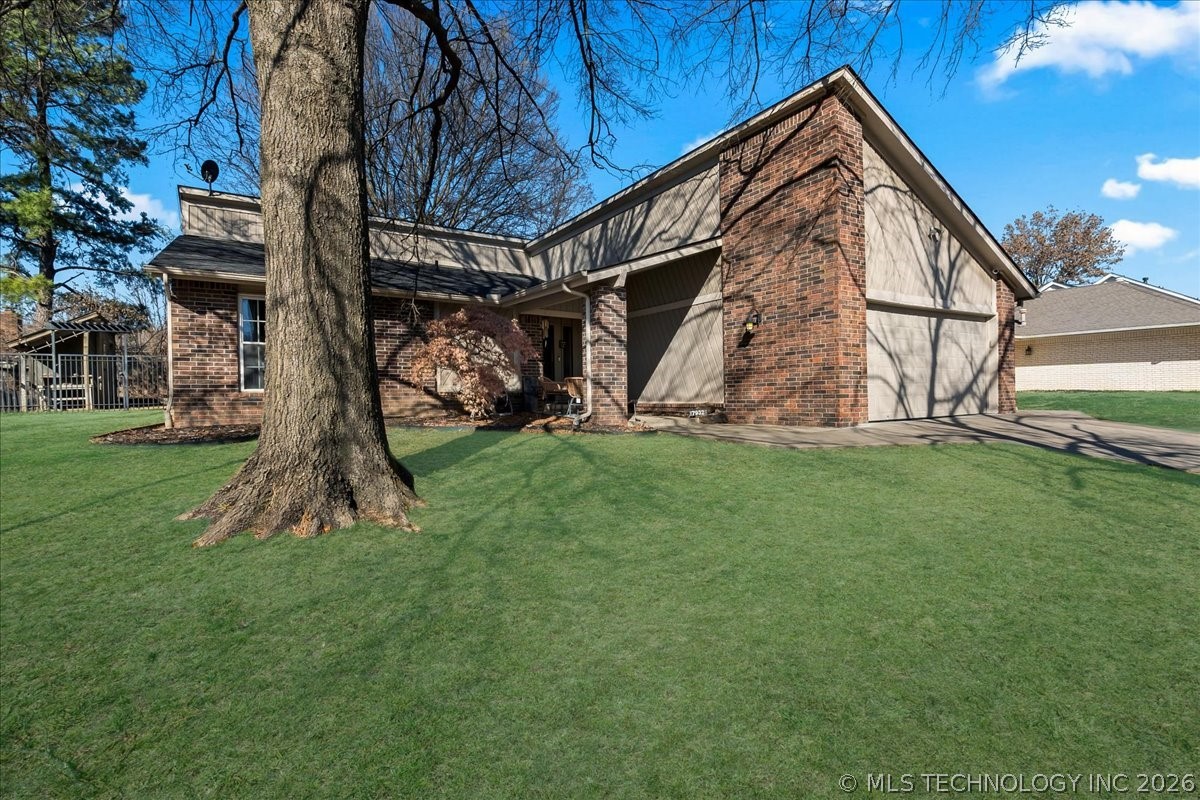 7932 S 86th East Avenue Property Photo 2