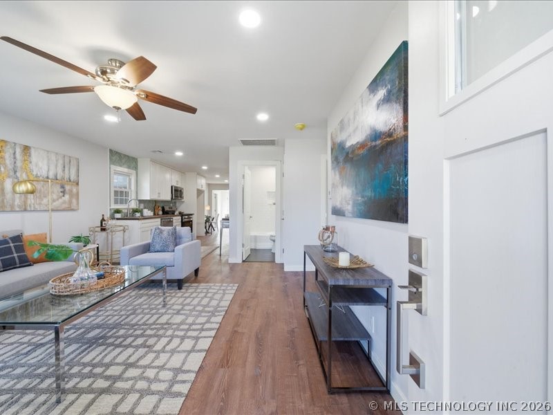 1115 N Garfield Avenue Property Photo 4