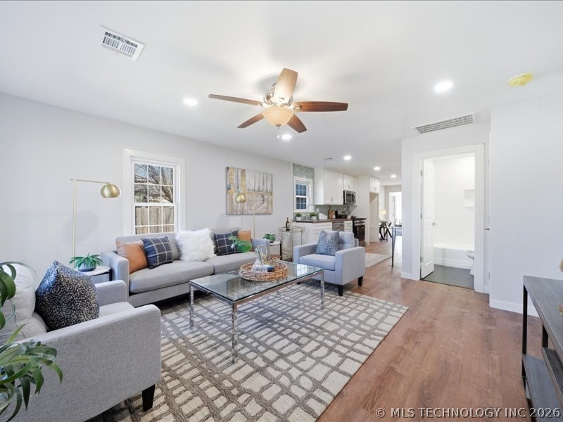 1115 N Garfield Avenue Property Photo 5