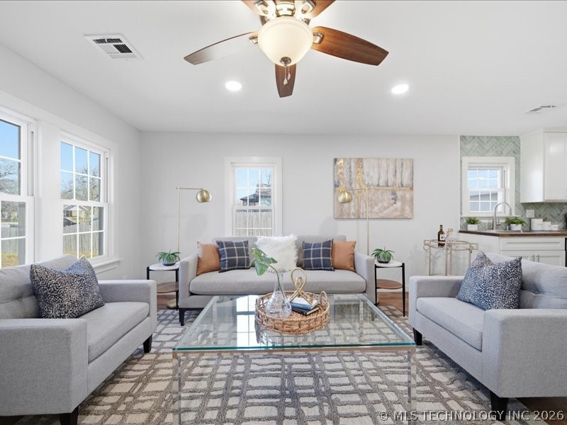 1115 N Garfield Avenue Property Photo 6