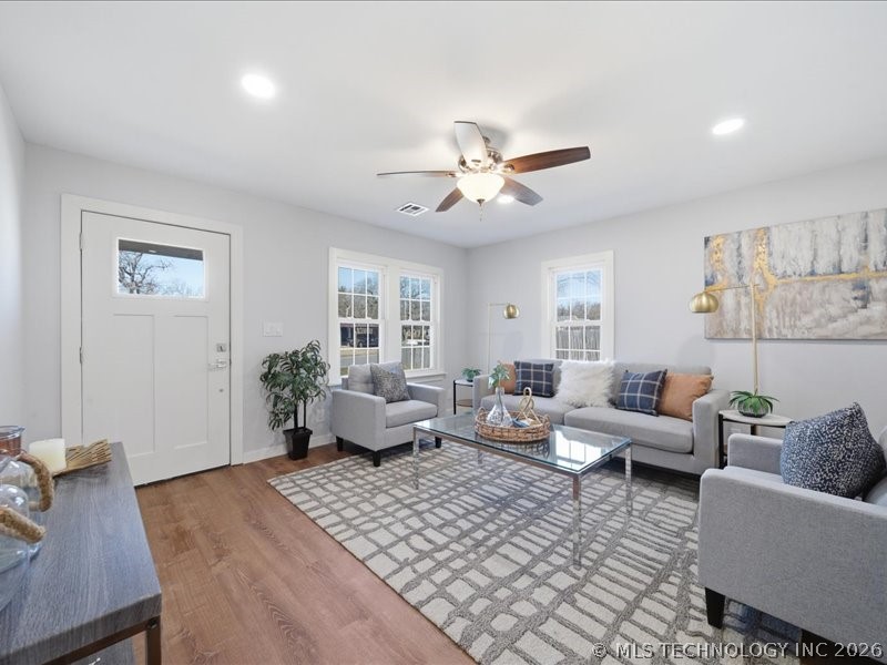 1115 N Garfield Avenue Property Photo 7