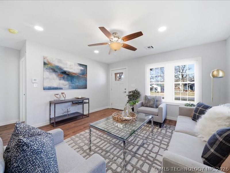 1115 N Garfield Avenue Property Photo 8